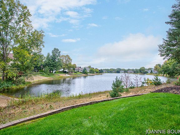 3rd image of 30 Bay Meadows Dr