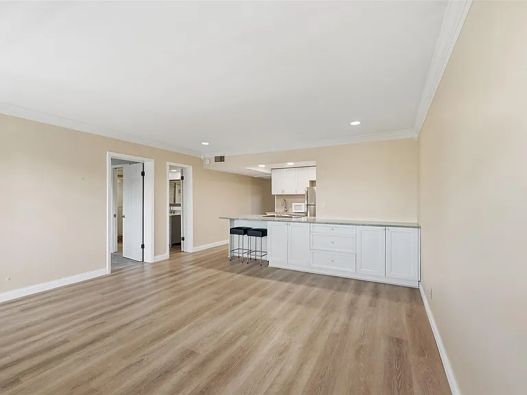 801 NE 18th Ct #202 — Photo 5