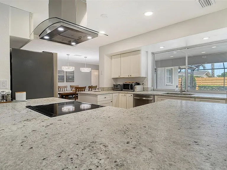 6722 Roxbury Dr — Photo 26