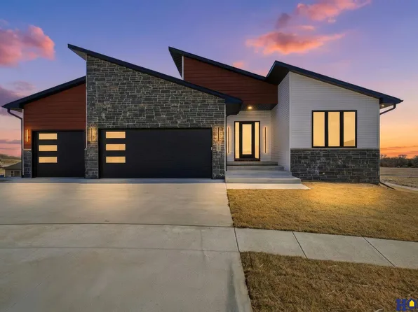 7743 Aero Cir, Lincoln, NE 68516