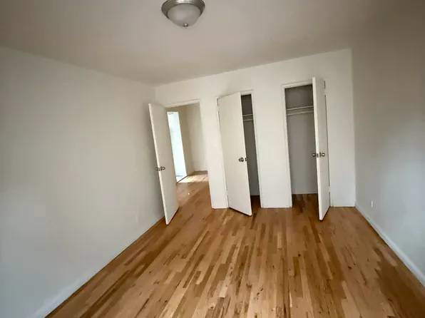 83-30 Vietor Avenue image 3 of 6