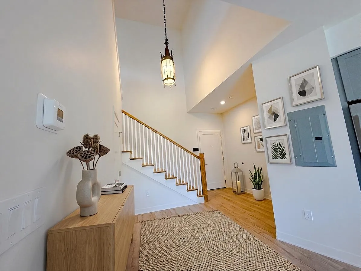 Building Photo - 496-500 Talbot Ave #403