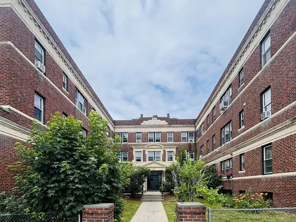 8 Walnut St, Everett, MA 02149