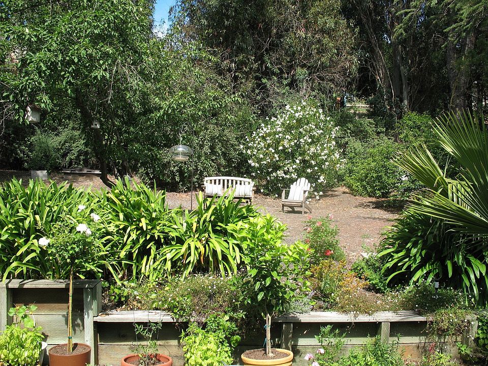 2nd image of 1082 Laurel Dr