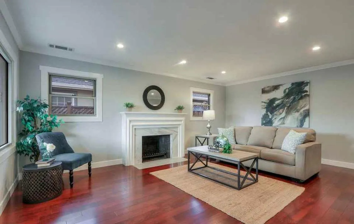 2108 Newport Ave photo 1