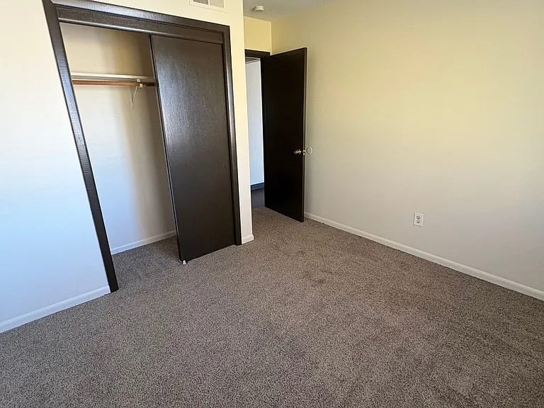 Rocklyn Court Apartments — Photo 8