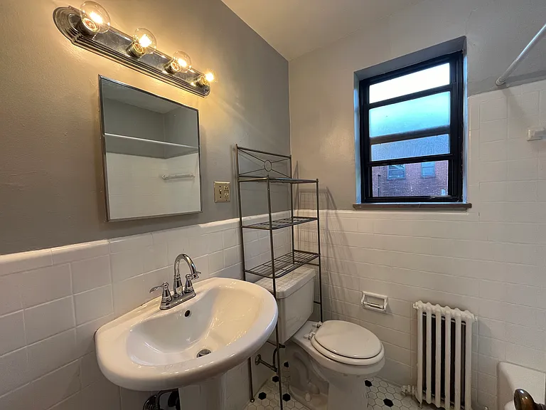 Royal Gardens Apartments — Photo 26