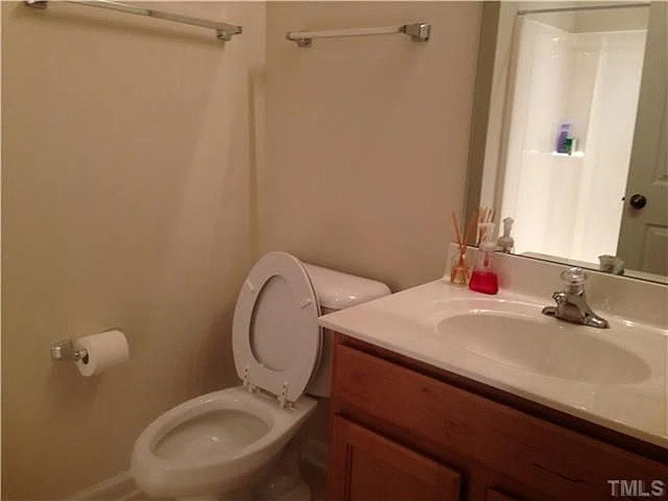 3 bed, 3.5 bath, 1798 sqft, $1,950 — Photo 1