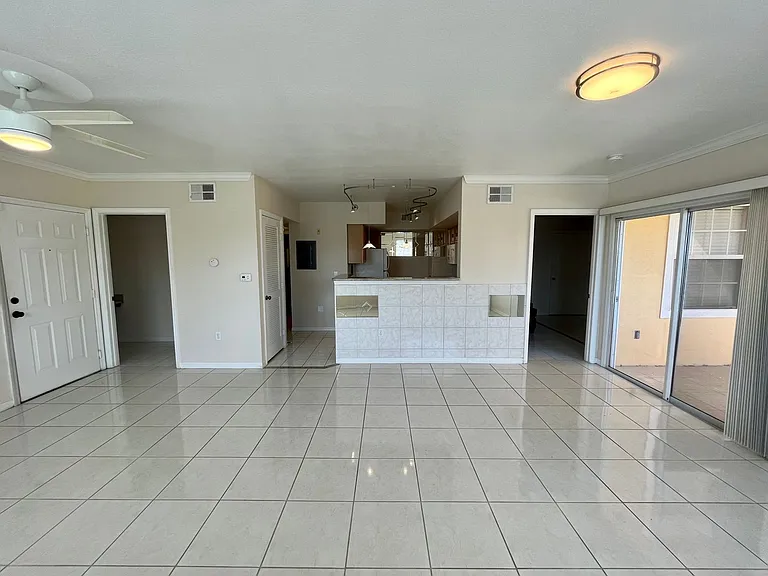 1050 Villagio Cir #106 — Photo 7