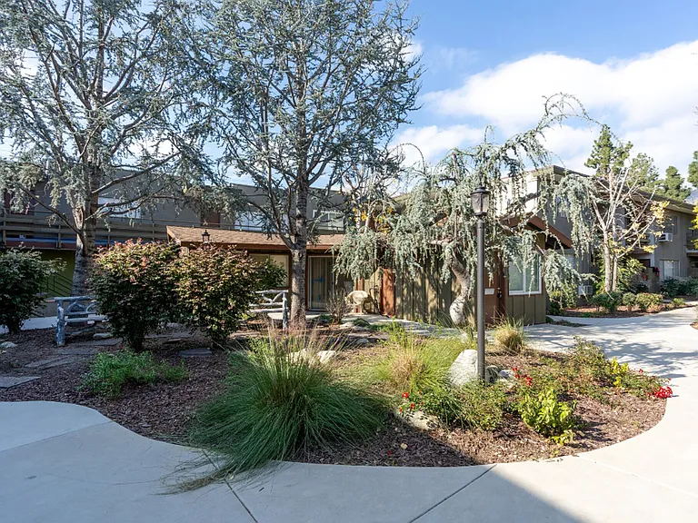 1345 N San Gabriel Ave — Photo 18