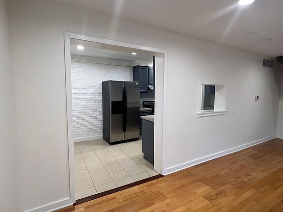 2nd image of 402 Somerset Ln #402