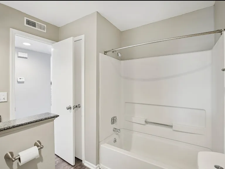 Hidden Hills Apartments — Photo 8