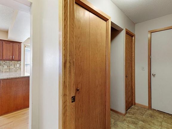 5th image of 355 Interlachen Ln