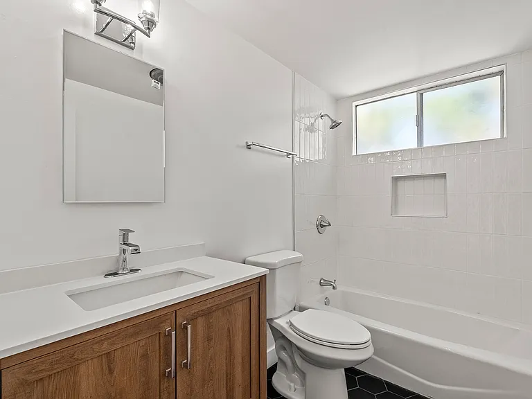 1829 Beloit Ave #4 — Photo 6