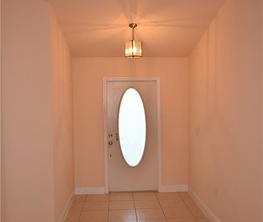 2nd image of 2322 NE 34th Ln