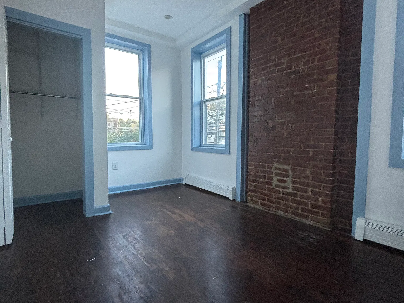 3 bed, 950 sqft, $2,000 — Photo 3