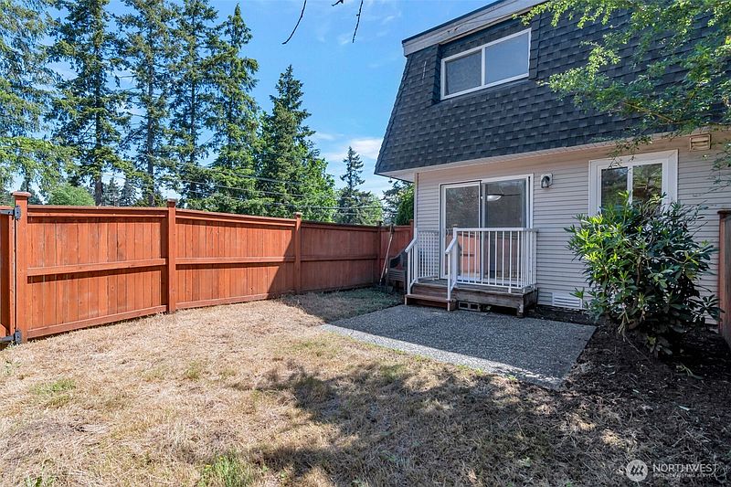 4th image of 19712 50 Avenue W #1