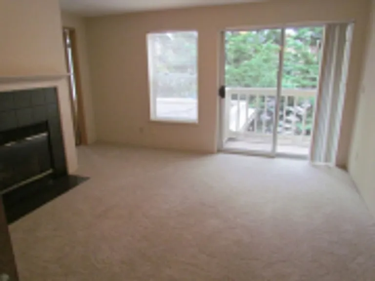 Watermarke Apts. — Photo 24
