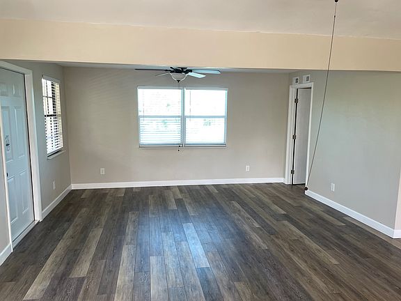 4th image of 467 W Shore Dr
