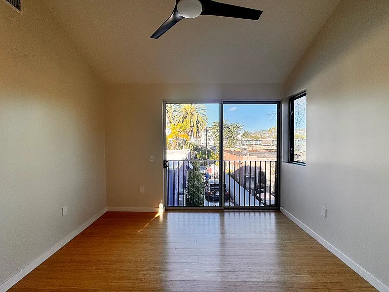 1210.5 Manzanita St — Photo 9