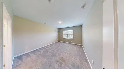 3 bed, 1592 sqft, $2,100 — Photo 4
