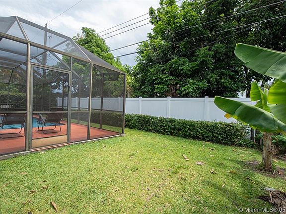 4th image of 6764 Camelia Dr