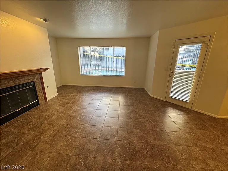 701 Capri Dr #13B — Photo 4