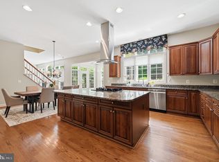11693 Caris Glenne Dr, Herndon, VA 20170