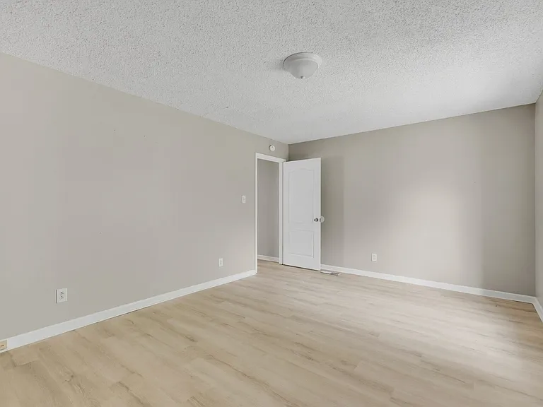 40 Carolane Drive - 4 — Photo 13