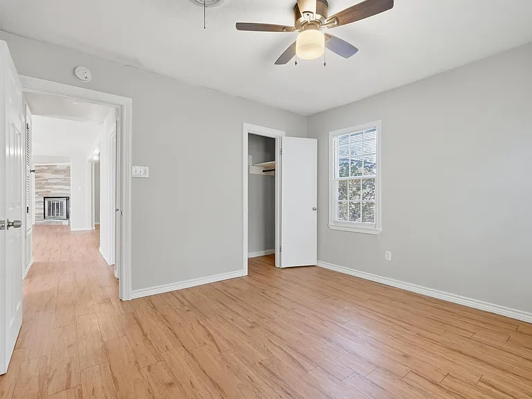 2034 Collins Ave — Photo 19