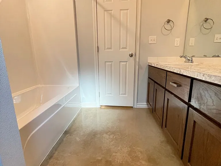 915 Rebecca Ln — Photo 16