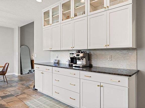 5th image of 6095 Macleod Ct