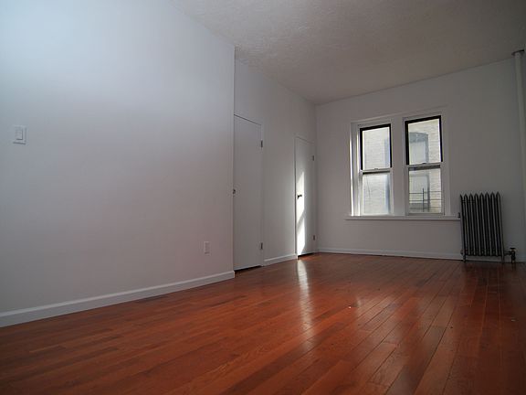 4th image of 352 W 115th St APT 4E