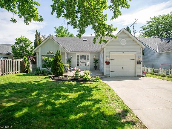 3rd image of 61 Leslie Ave