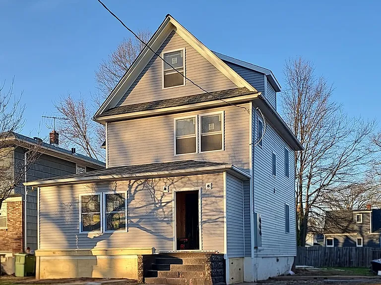 Bartlett St — Photo 4