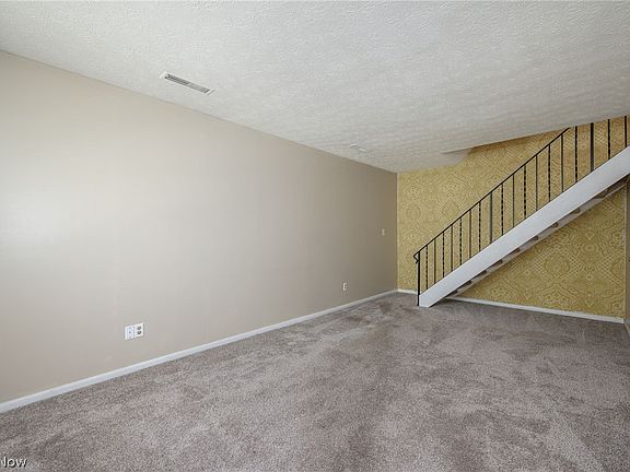 4th image of 2455 Island Dr APT B