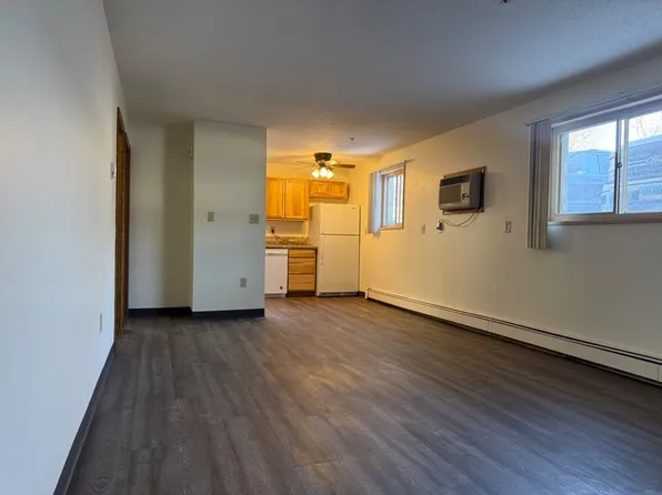 320 6th St S #4, Moorhead, MN 56560