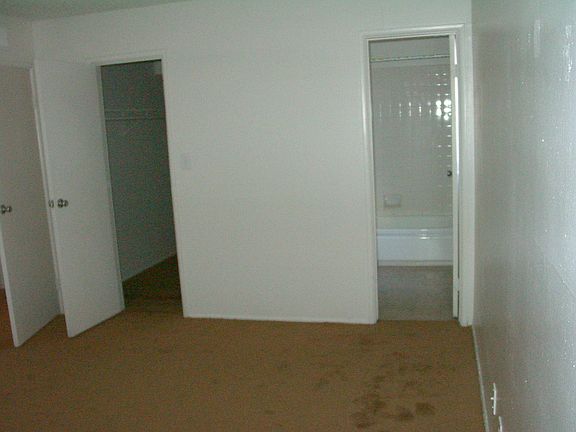 2nd image of 5904 Bromley Ave APT 9