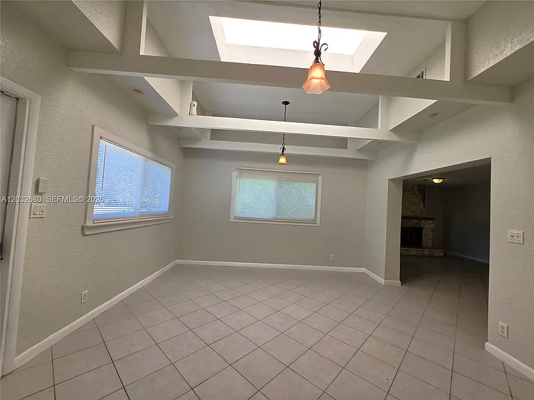 5225 NE 4th Ave — Photo 4
