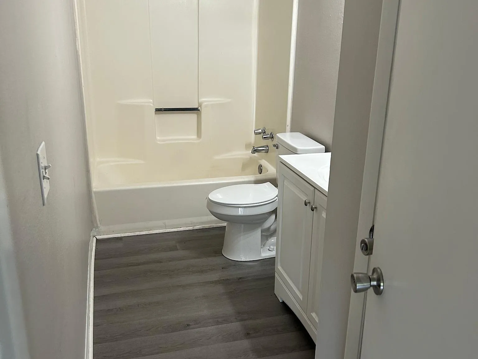 1130 Gordon Ave — Photo 2