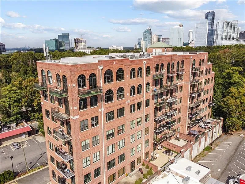 Building Photo - 3235 Roswell Rd NE #409