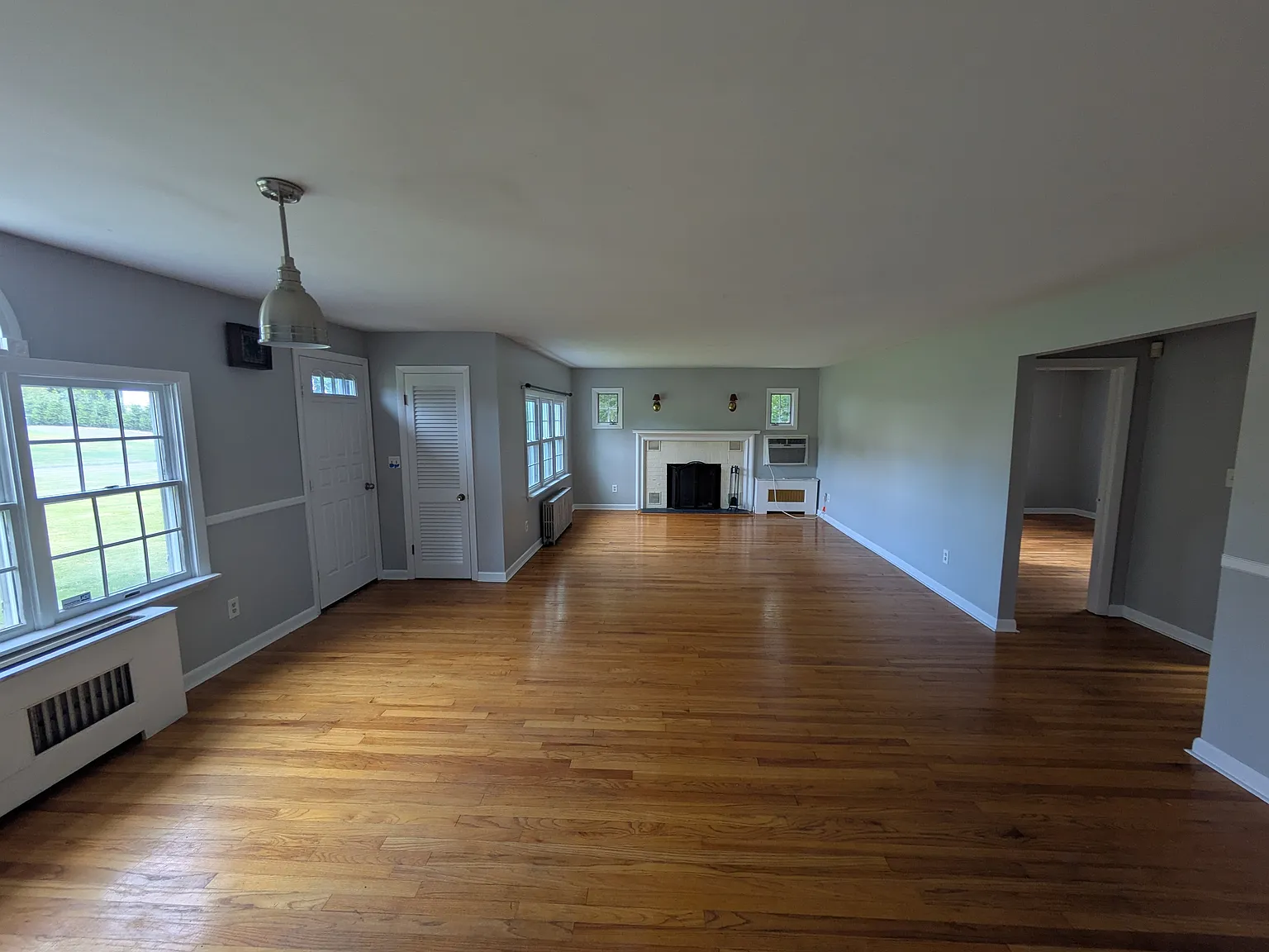 3 bed, 1.5 bath, 1924 sqft, $2,700 — Photo 2