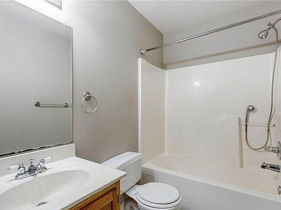 3rd image of 20305 Stonewood Manor Dr