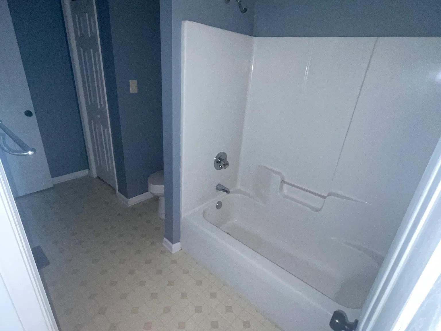 3 bed, 2.5 bath, 2146 sqft, $2,300 — Photo 3