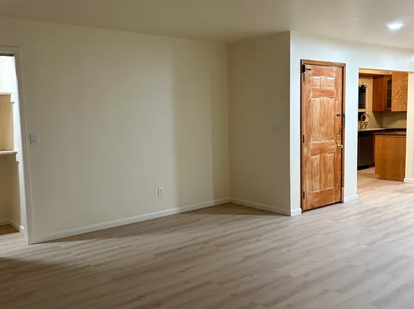 576 Avenue East image 4 of 14