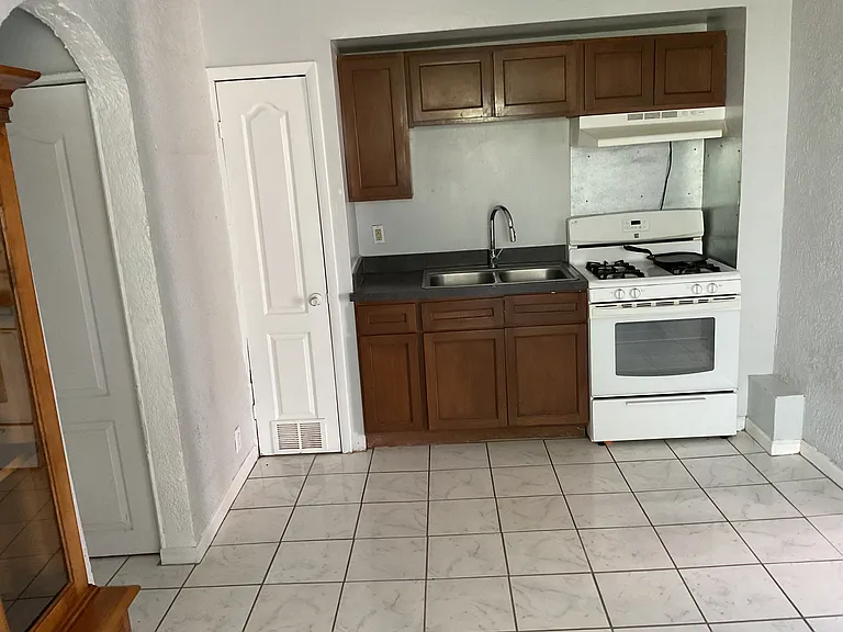3910 La Luz Ave — Photo 7