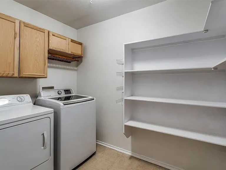 1217 Caroline Dr — Photo 22