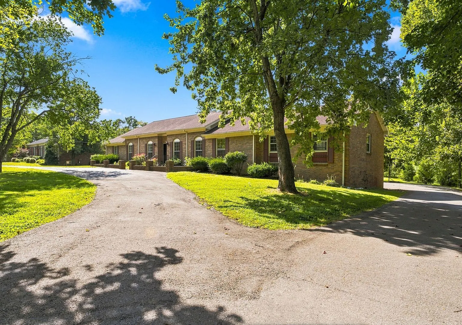 Rare Brentwood Rental Available! — Photo 3