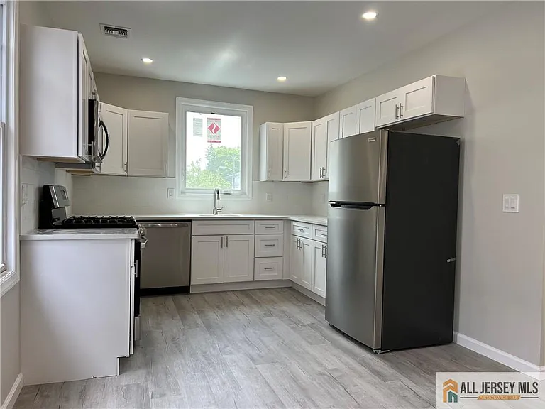 588 Livingston Ave #2-B — Photo 5