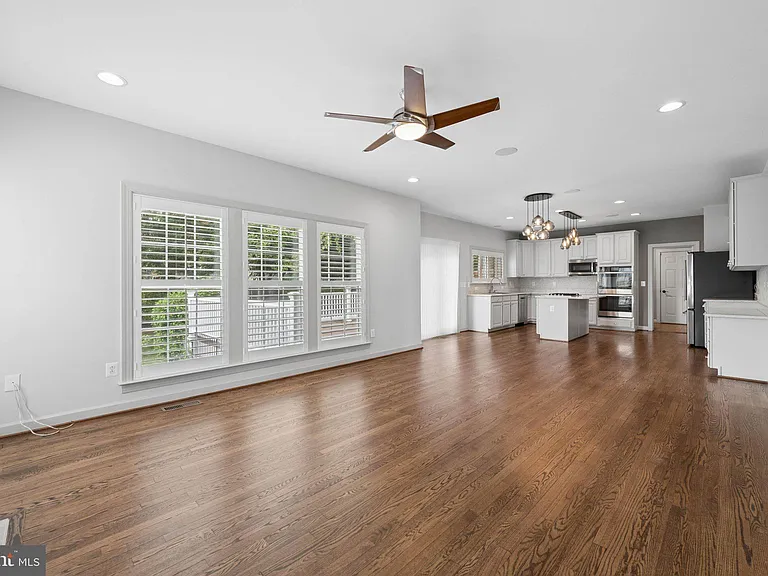 110 Bedrock Dr — Photo 11